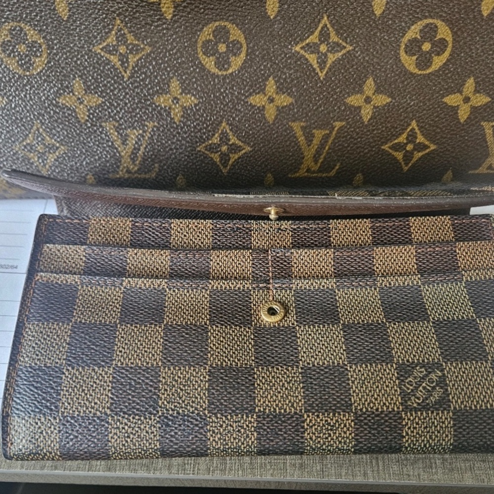 Louis Vuitton Damier Sarah Wallet - Picture 3 of 7